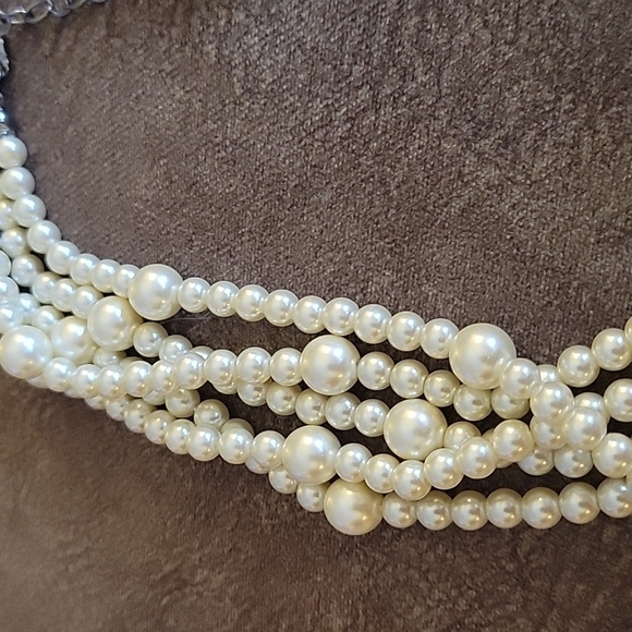Simply VERA Cream Pearl Layered Audrey Hepburn Bridal Castlecore Necklace - Picture 5 of 9